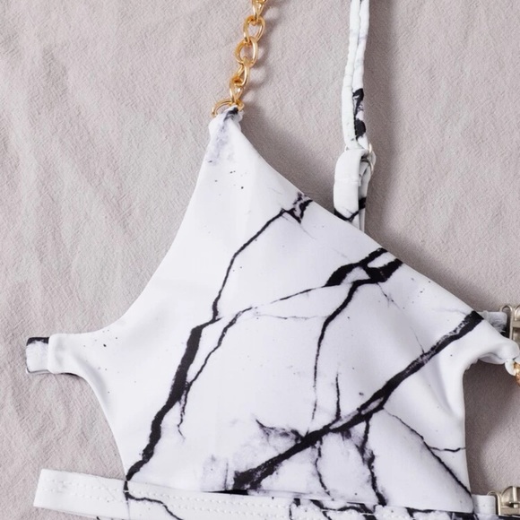 Bikini - Picture 4 of 4